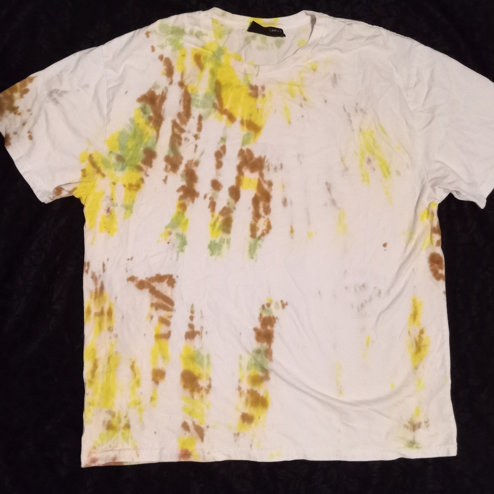 Tie-die T-Shirt No Boundaries Size Med runs big colors brown yellow